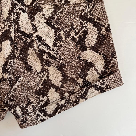H&M Python Print Highwaisted Shorts - Picture 6 of 7
